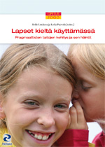 Lapset kieltä käyttämässä (Z3111)